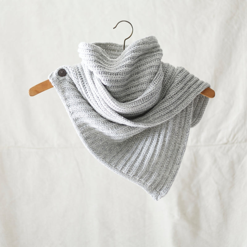 NATIJA Unisex Merino Triangle Wrap Scarf / Light Grey